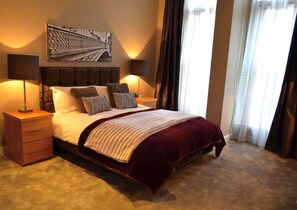 Room - Quebecs Luxury Apartments (Leeds)