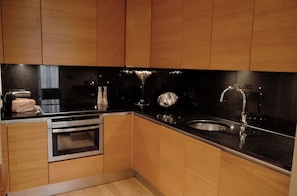Private kitchen - Quebecs Luxury Apartments (Leeds)