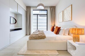 Iron/ironing board, WiFi, bed sheets - Luxury Furnished 1BR, Prime Location, Al Meydan (Dubai)