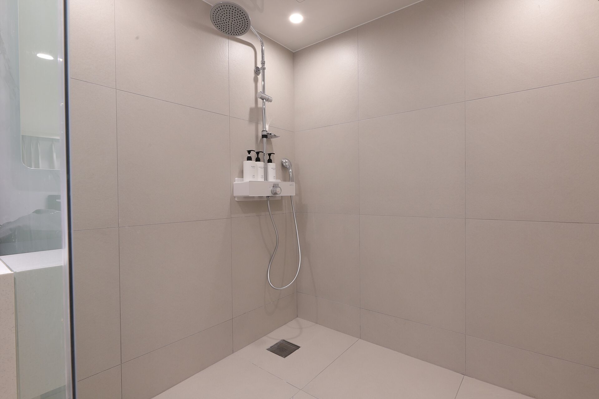 Deluxe Room | Bathroom | Hair dryer, bathrobes, bidet, heated floors