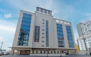 A modern hotel building with a prominent sign for 'Grand Open' and multiple windows. - Ulsan Hound Hotel Samsan (Ulsan)