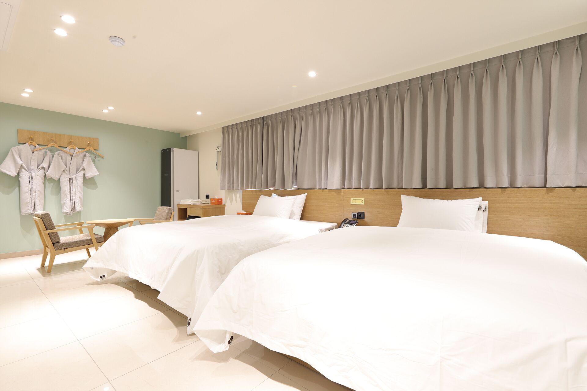 Premium Twin Room | Free WiFi, bed sheets