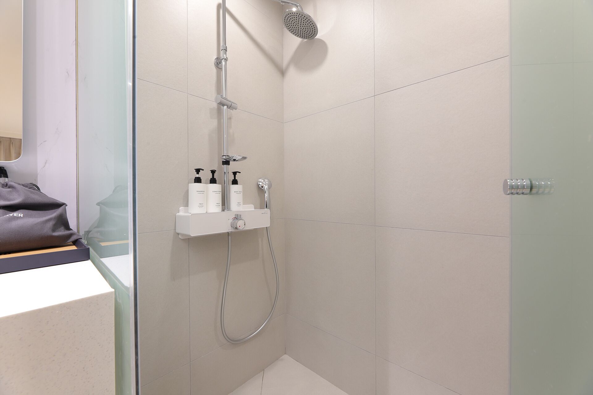 Phòng Premium | Phòng tắm | Máy sấy tóc, áo choàng tắm, chậu vệ sinh/vòi rửa, sàn nhà có sưởi 