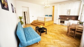 Room - Apartment by the Old Town Square (Prague)