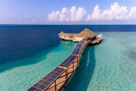 Beach. Hurawalhi Island Resort Maldives