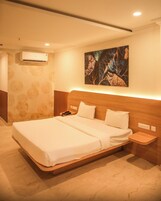 Deluxe Double or Twin Room, City View | Desk, free WiFi