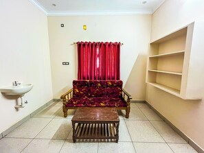 Living area - Royal Castle Residency (Puducherry)