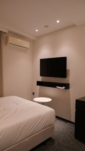 Double room with Bathtub | Strykjärn/strykbräda, gratis wi-fi och sängkläder