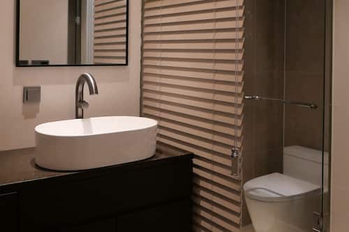 Double room with Bathtub | ห้องน้ำ | ของใช้ในห้องน้ำฟรี, ไดร์เป่าผม, รองเท้าสวมภายในห้อง, ผ้าเช็ดตัว