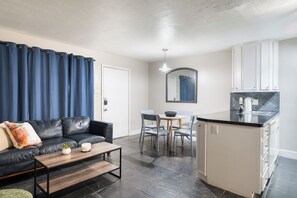 Interior - 1BR W Alabama Montrose Sueño Apt 7, Med Center! (Houston)