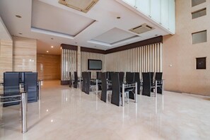 Meeting facility - Urbanview Hotel Newton Riau Bandung (Bandung)