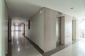Interior - Urbanview Hotel Newton Riau Bandung (Bandung)
