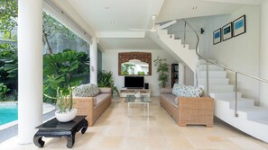 Interior - Villa Merta Sari 8 by Villa Finder (Seminyak)