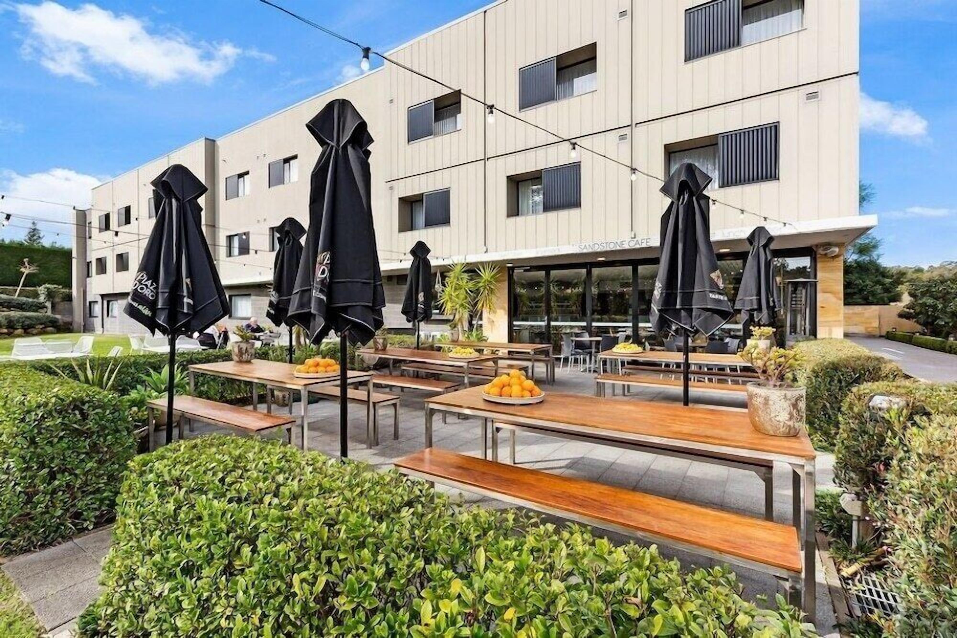 تناول الطعام بالخارج