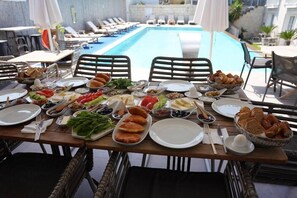 Outdoor dining - Alalucca Butik Otel - Adults Only (Çeşme)