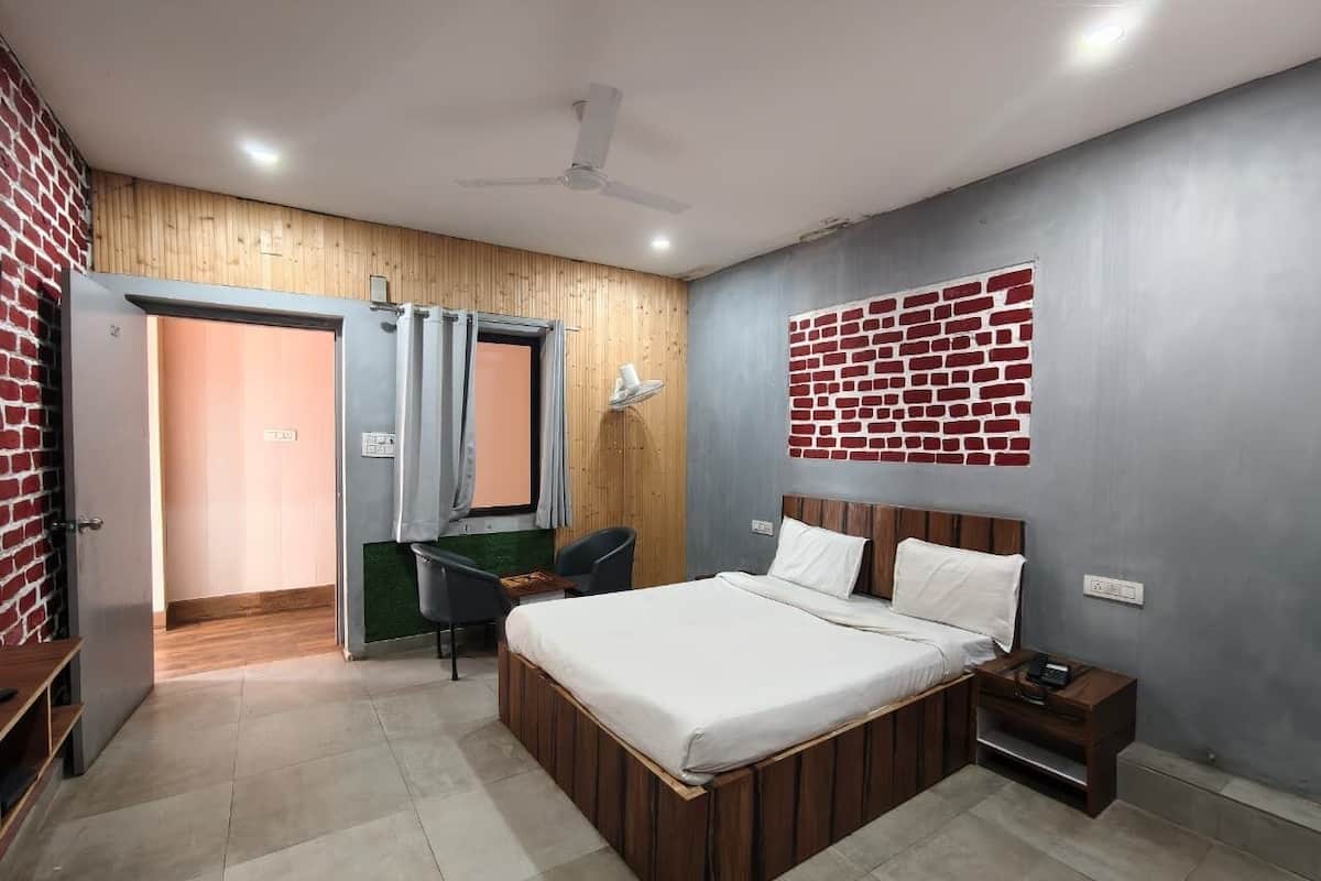 Premium bedding, free WiFi, bed sheets