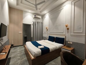 Premium bedding, free WiFi, bed sheets - Hotel Indo Tiger By Rawat Hospitality (Rishikesh)