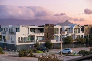 Exterior - Eden on the Bay Self Catering Accommodation (Cape Town)