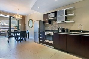 Private kitchen - ITC Hospitality Group One Bedrooms The Decks Building (Cape Town)