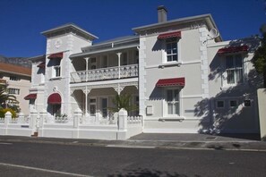 Exterior - Underberg House (Cape Town)