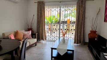 Appartement, balcon, vue ville | Coin séjour