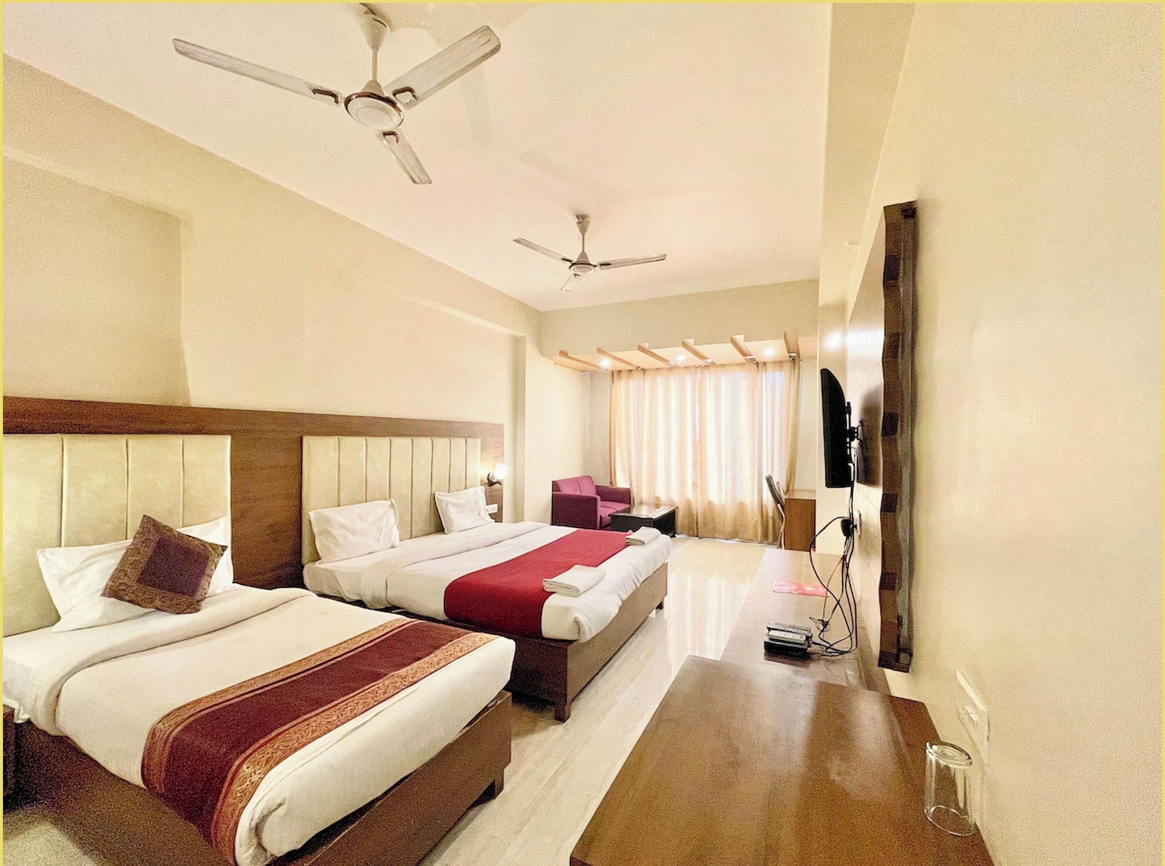 غرفة ديلوكس ثلاثية - مكيّف هواء | ملاءات للفراش لا تسبب الحساسية ومكتب وتجهيزات عازلة للصوت