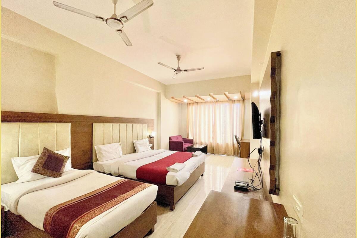 غرفة ديلوكس ثلاثية - مكيّف هواء | ملاءات للفراش لا تسبب الحساسية ومكتب وتجهيزات عازلة للصوت