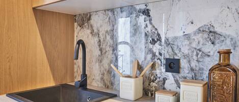 อพาร์ทเมนท์ | ครัวส่วนตัว | เครื่องครัว/จาน/ช้อนส้อม, อุปกรณ์ทำความสะอาด