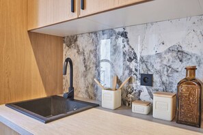 Apartment | Eigene Küche | Kochgeschirr/Geschirr/Besteck, Reinigungsartikel