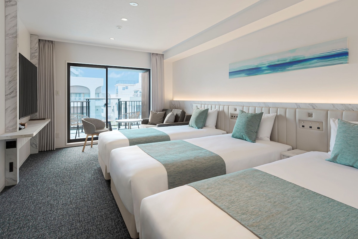 Superior Triple - Up to 4 guests - Non-Smoking | Desk, WiFi (free), bed sheets