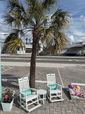 Terrace/patio - Flamingo Inn - Standard Queen with kitchenette #208 (Fort Myers Beach)