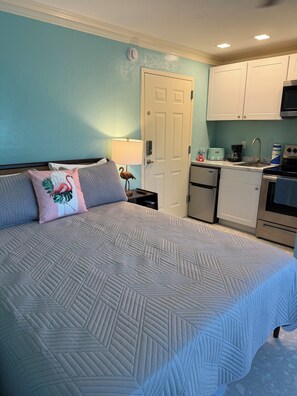 Iron/ironing board, internet, bed sheets