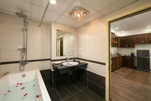 Bathroom - Poonsa Duy Tan (Hanoi)