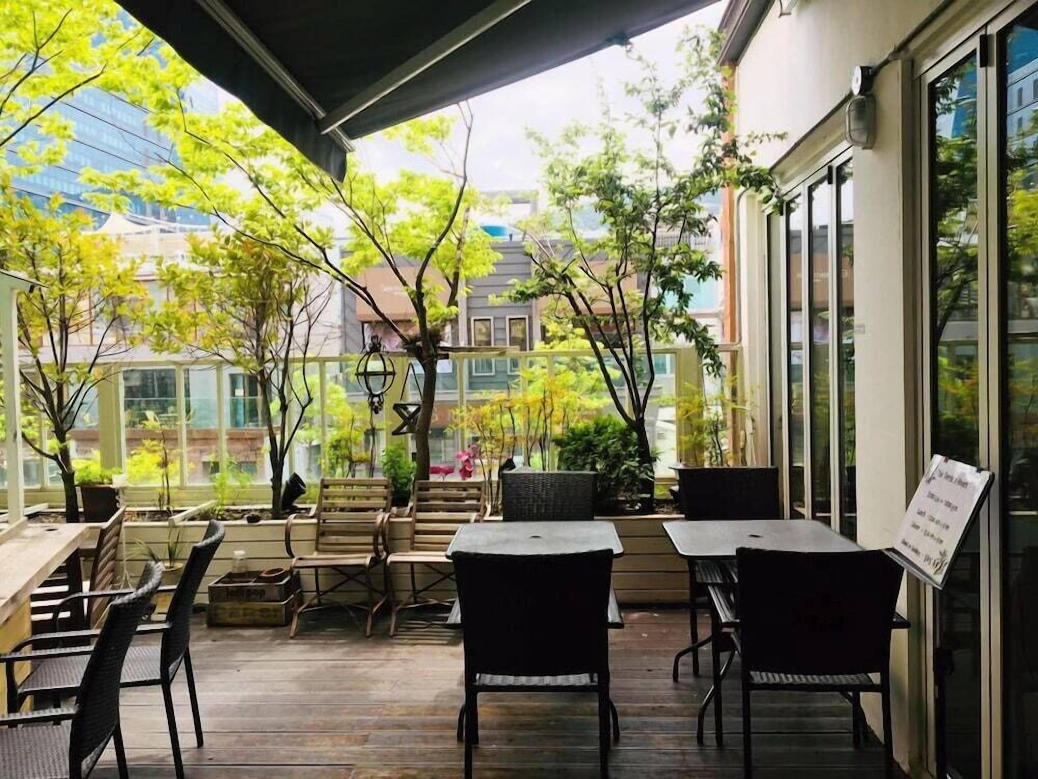 屋外ダイニングエリア
