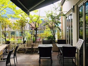 Outdoor dining - Jinwoo Residence (Geoje)