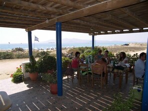 Outdoor dining - Aronis (Naxos)