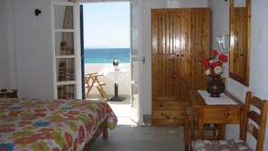Room - Aronis (Naxos)