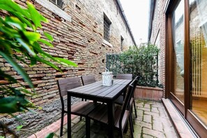 Outdoor dining - Bluesky (Venice)
