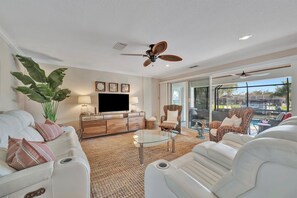 Family House, 3 Bedrooms, Canal View | Living area