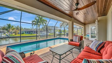 Familiehus, 3 soverom, kanalutsikt | Basseng | Utendørsbasseng