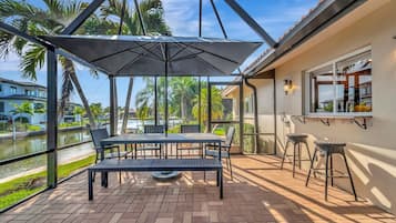 Family House, 3 Bedrooms, Canal View | Outdoor dining