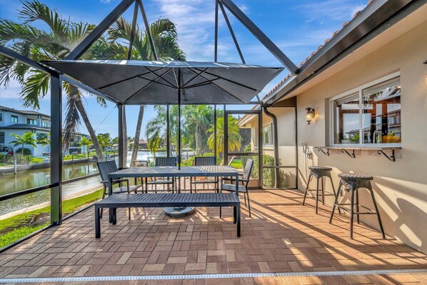 Family House, 3 Bedrooms, Canal View | Outdoor dining