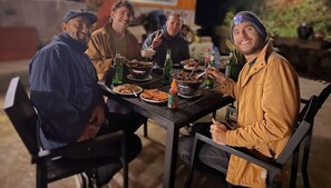Outdoor dining - One Step To Heaven Inn (Zhangjiajie)