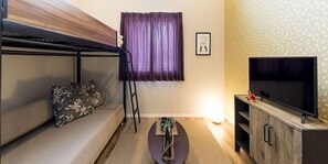 Living area - Trip Pod Chiyo A (Fukuoka)