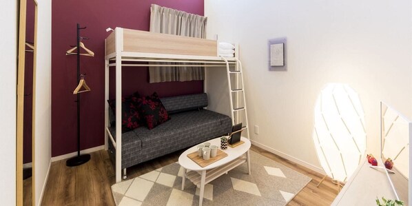 Living area - Trip Pod Chiyo A (Fukuoka)