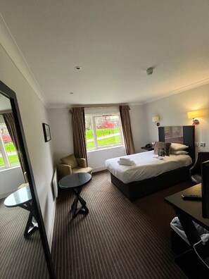 A hotel room with a bed, a small table, a sofa, and a desk. - Staverton Park Hotel and Golf Club (Daventry)
