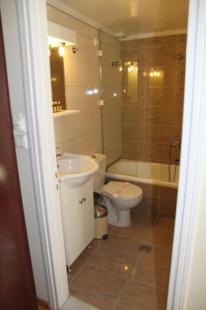 Bathroom - Hotel Panellinion (Trikala)