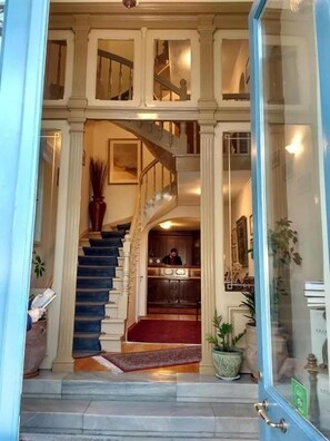 Exterior detail - Hotel Panellinion (Trikala)