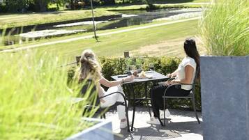 Tempat makan outdoor