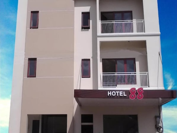 A multi-story hotel with balconies and a sign reading "HOTEL 88".